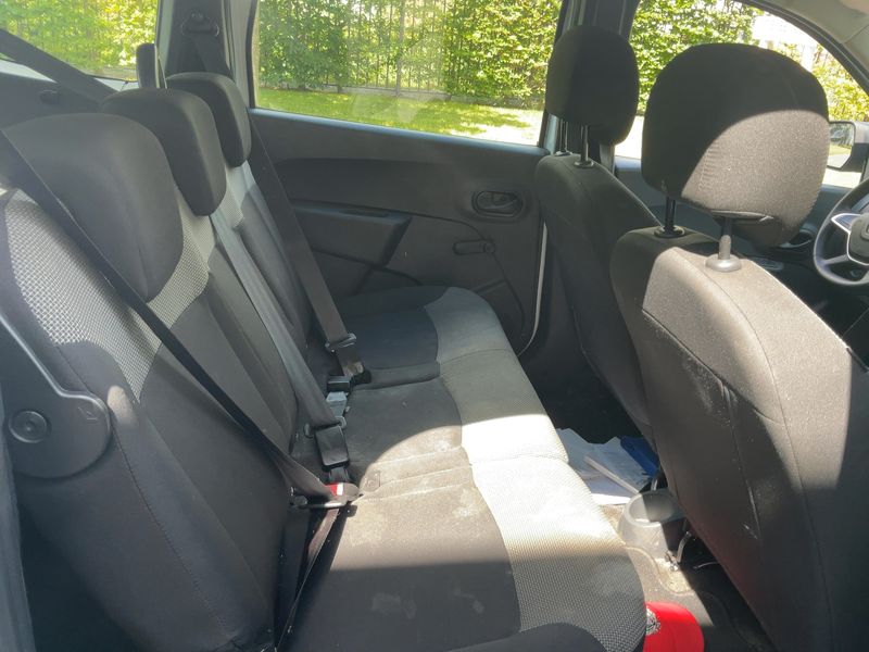 Dacia Lodgy 1.3 TCe Comfort — zdjęcie 14