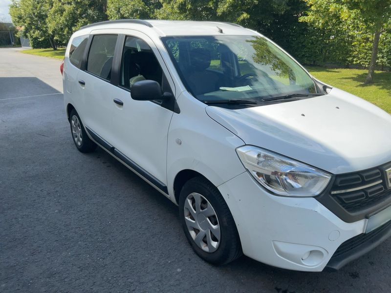 Dacia Lodgy 1.3 TCe Comfort — zdjęcie 8