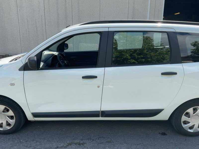 Dacia Lodgy 1.3 TCe Comfort — zdjęcie 4
