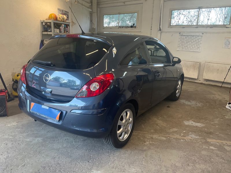 Opel Corsa 1.4 Edition "111 Jahre" 2010 – снимка 2