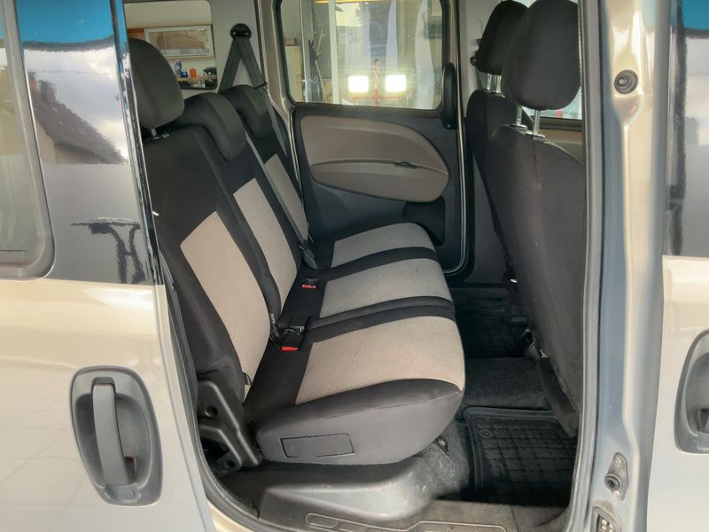 Opel Combo 1.6 CDTI DPF Edition L1H1 — zdjęcie 14