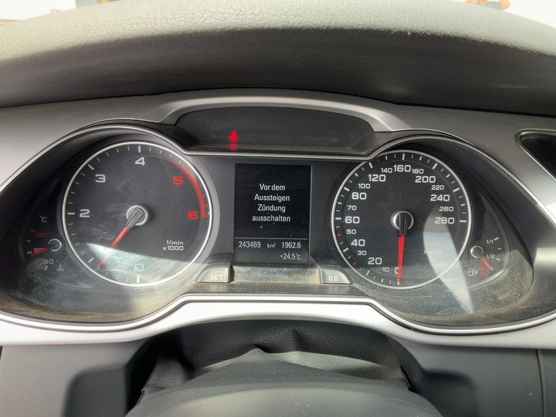 Audi A4 2.0 TDI Ambiente — zdjęcie 13