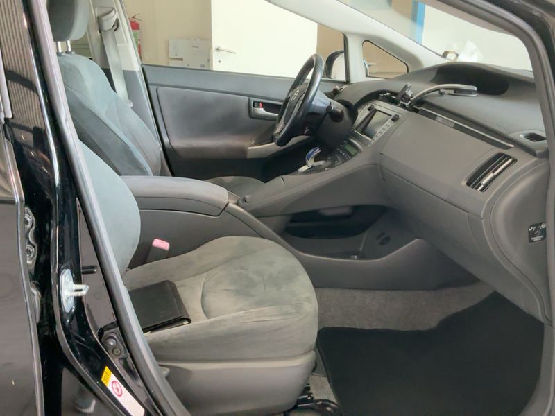 Toyota Prius 1.8 Executive — zdjęcie 11
