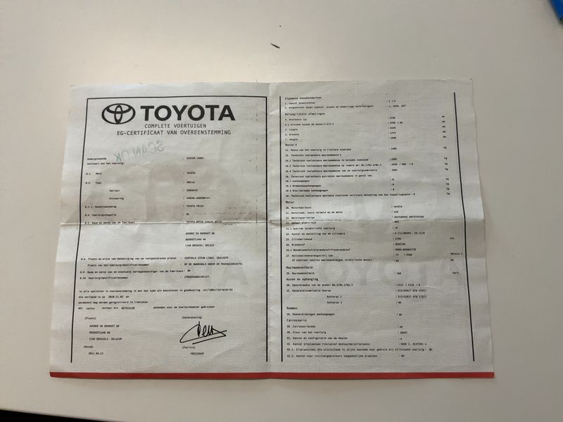 Toyota Prius 1.8 Executive — zdjęcie 16