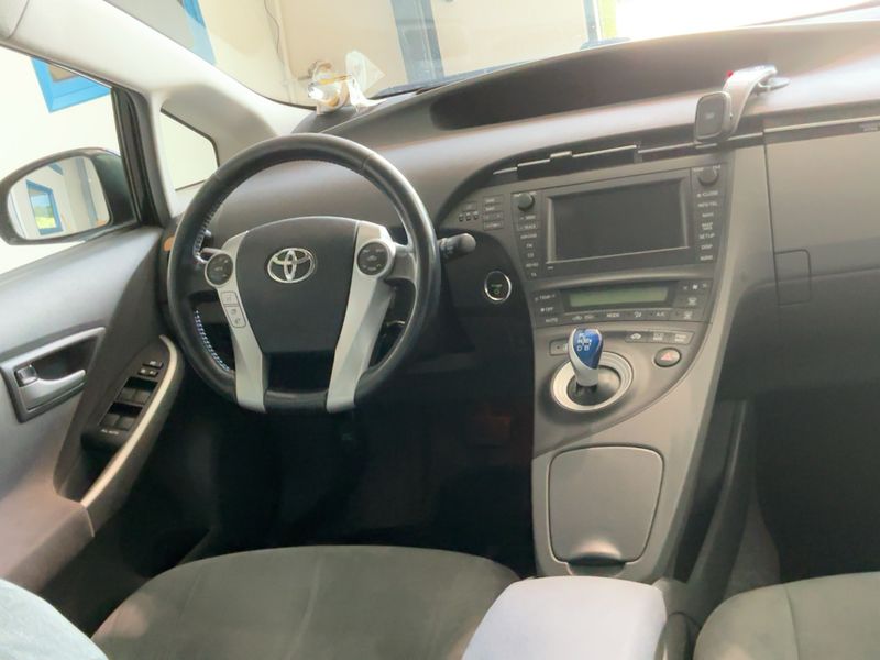 Toyota Prius 1.8 Executive — zdjęcie 12