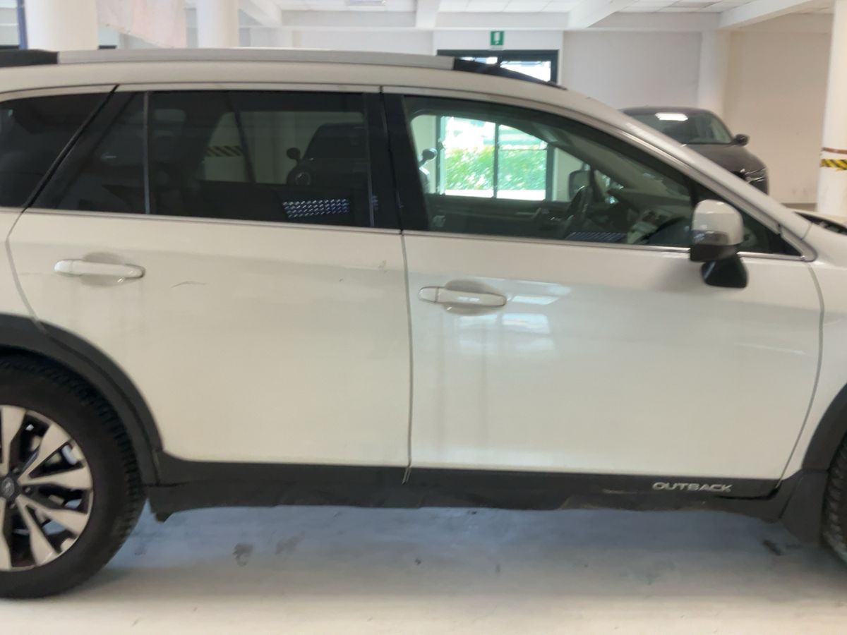 Subaru Outback 2016 — photo 11