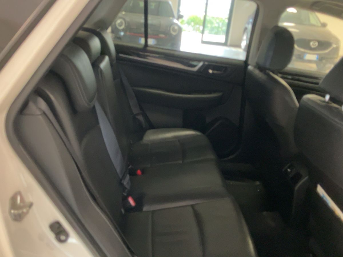 Subaru Outback 2016 — photo 20