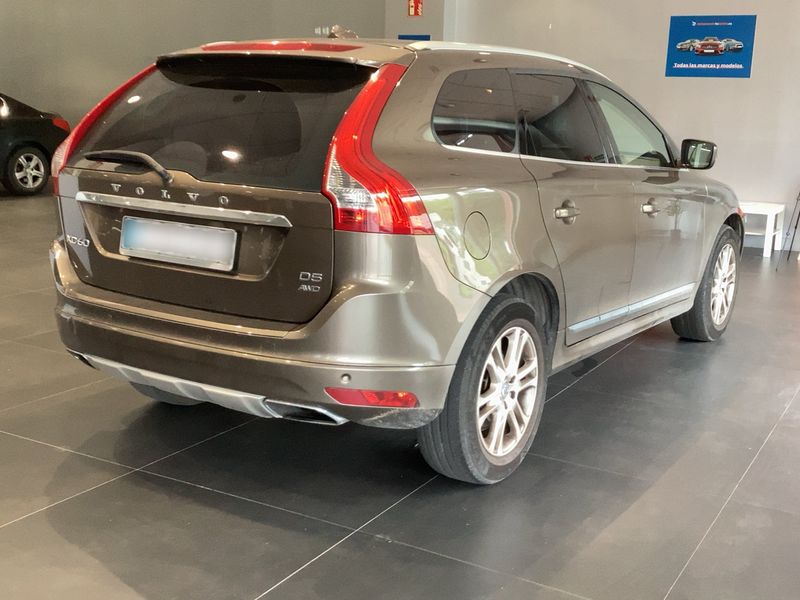 Volvo XC60 2.4 D5 Momentum AWD — zdjęcie 6