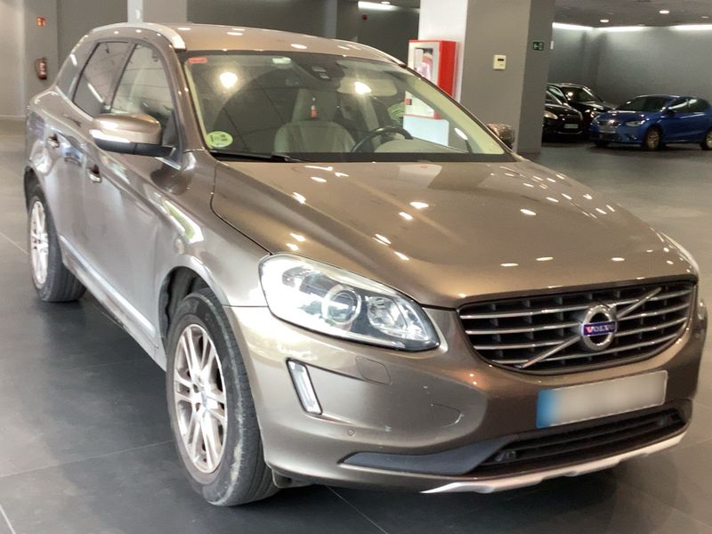 Volvo XC60 2.4 D5 Momentum AWD — zdjęcie 8