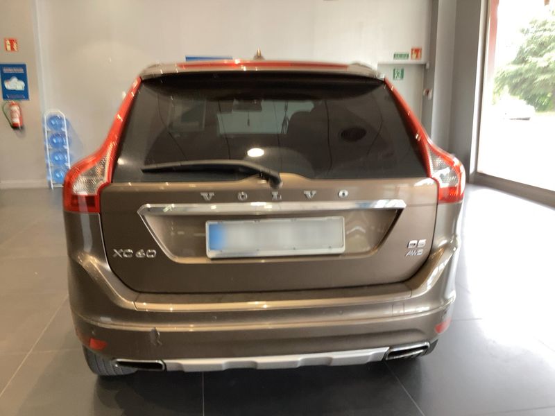 Volvo XC60 2.4 D5 Momentum AWD — zdjęcie 5