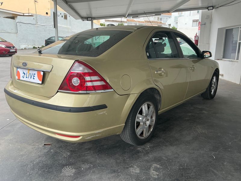 Ford Mondeo 2.0 TDCi Ghia — zdjęcie 2