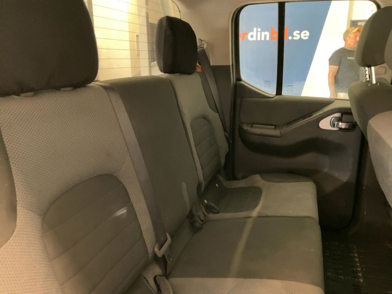Nissan Navara Pick-up 2.5 dCi Double Cab LE 4x4 — zdjęcie 14