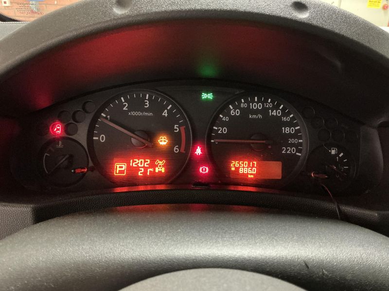 Nissan Navara Pick-up 2.5 dCi Double Cab LE 4x4 — zdjęcie 13