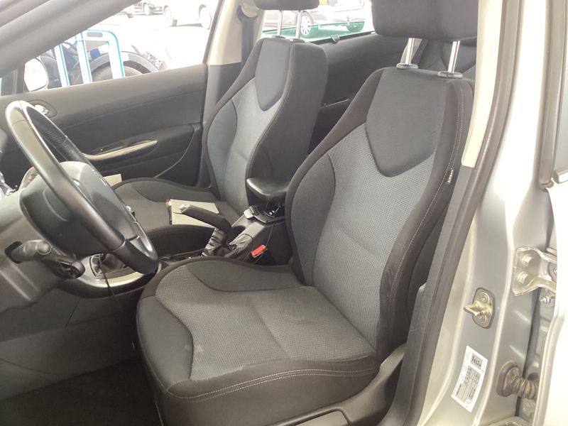Peugeot 308 1.6 HDi Envy 2013 – снимка 28