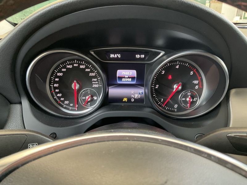Mercedes-Benz CLA-Klasse CLA 200 d Premium — zdjęcie 13