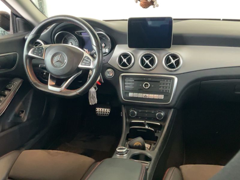 Mercedes-Benz CLA-Klasse CLA 200 d Premium — zdjęcie 12