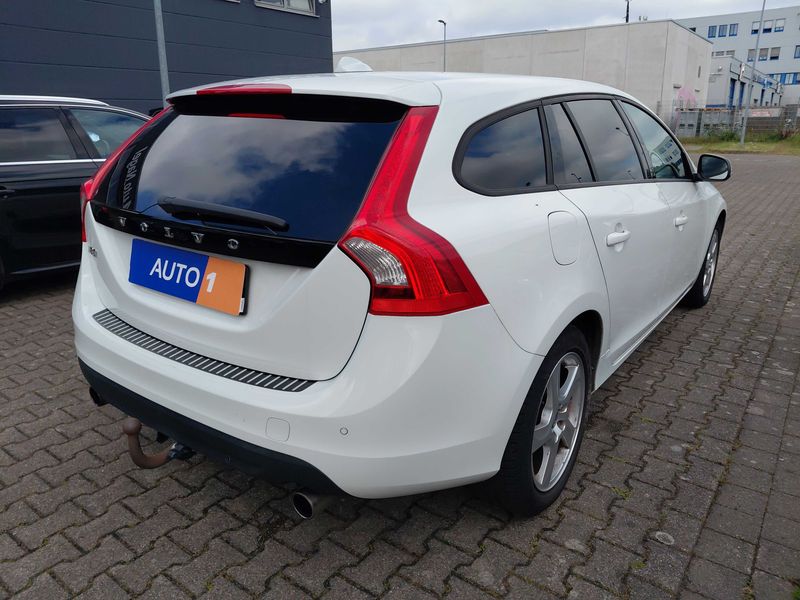 Volvo V60 1.6 T3 Kinetic — zdjęcie 5