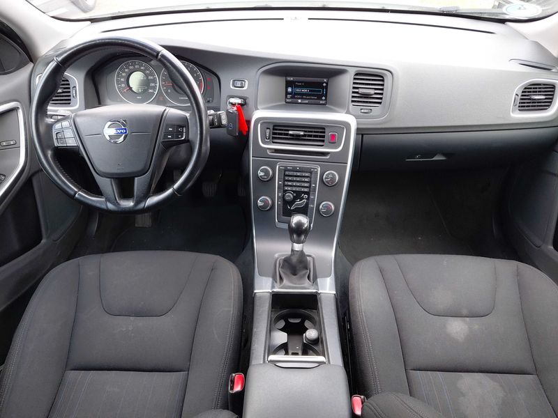 Volvo V60 1.6 T3 Kinetic — zdjęcie 11