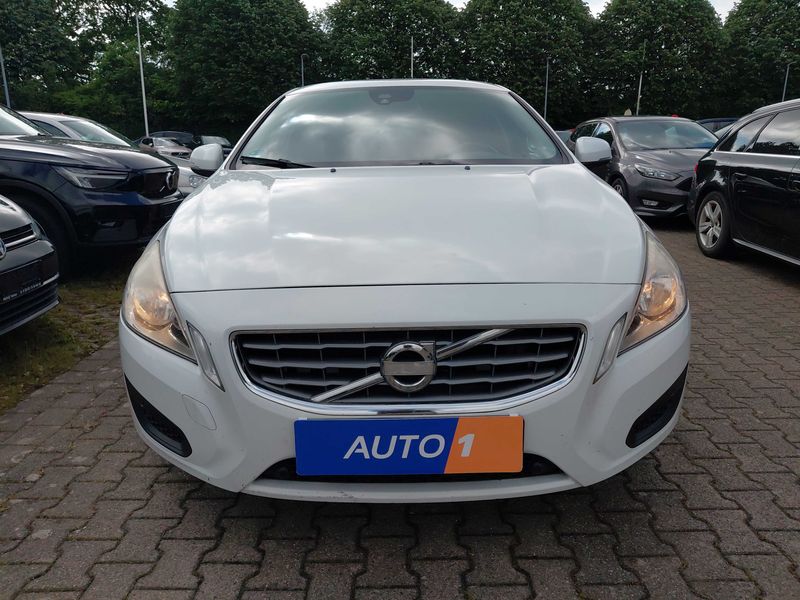 Volvo V60 1.6 T3 Kinetic — zdjęcie 7