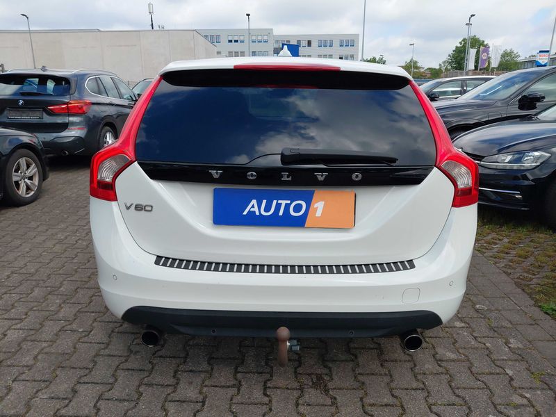 Volvo V60 1.6 T3 Kinetic — zdjęcie 4