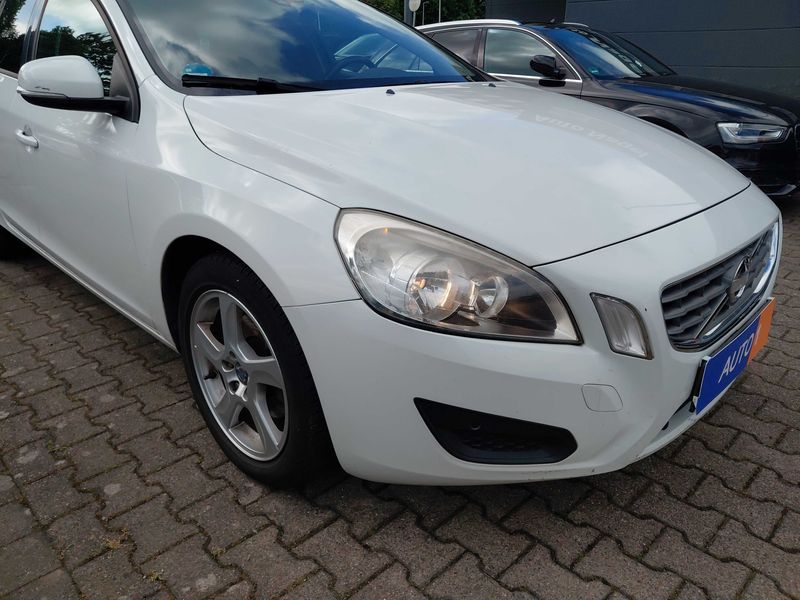 Volvo V60 1.6 T3 Kinetic — zdjęcie 6