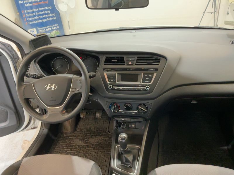 Hyundai i20 1.2 Life — zdjęcie 12