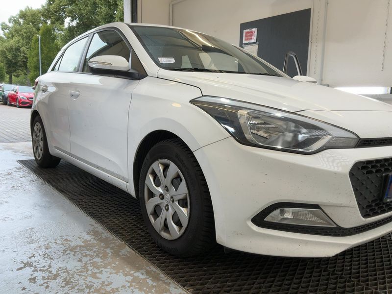 Hyundai i20 1.2 Life — zdjęcie 8