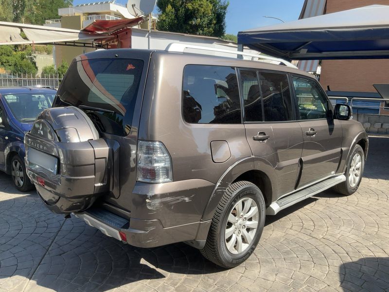 Mitsubishi Pajero 3.2 DI-D Limited Edition — zdjęcie 6