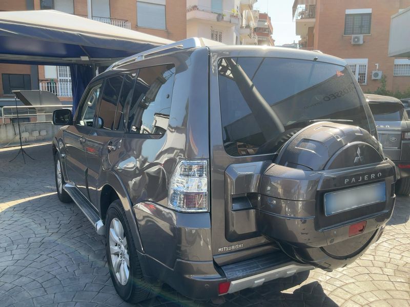Mitsubishi Pajero 3.2 DI-D Limited Edition — zdjęcie 3
