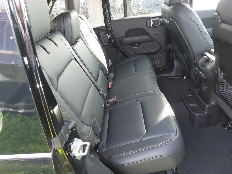 Jeep Wrangler Unlimited 2.0 TGDi Sahara — zdjęcie 14