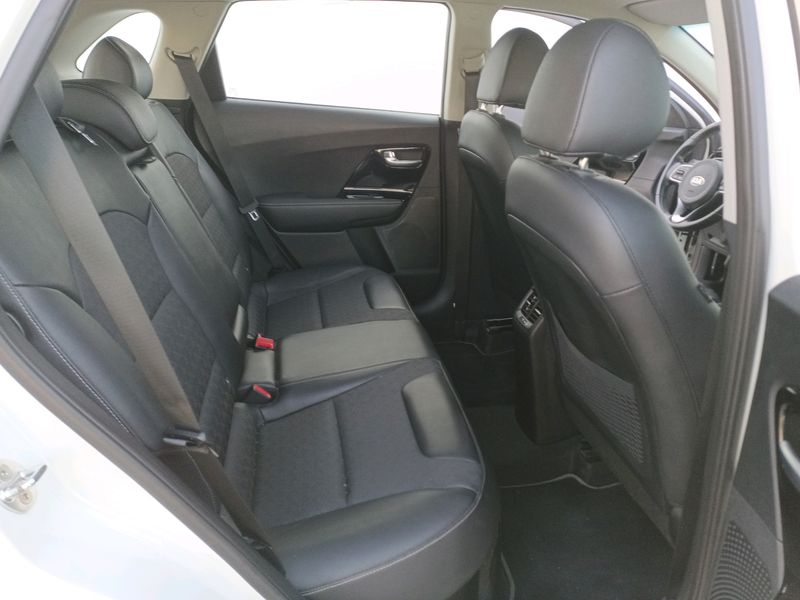 Kia Niro 1.6 Hybrid Drive — zdjęcie 12