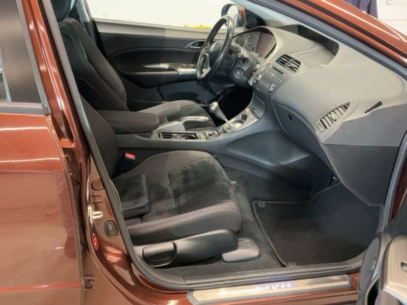 Honda Civic 1.8 VTEC Sport — zdjęcie 11