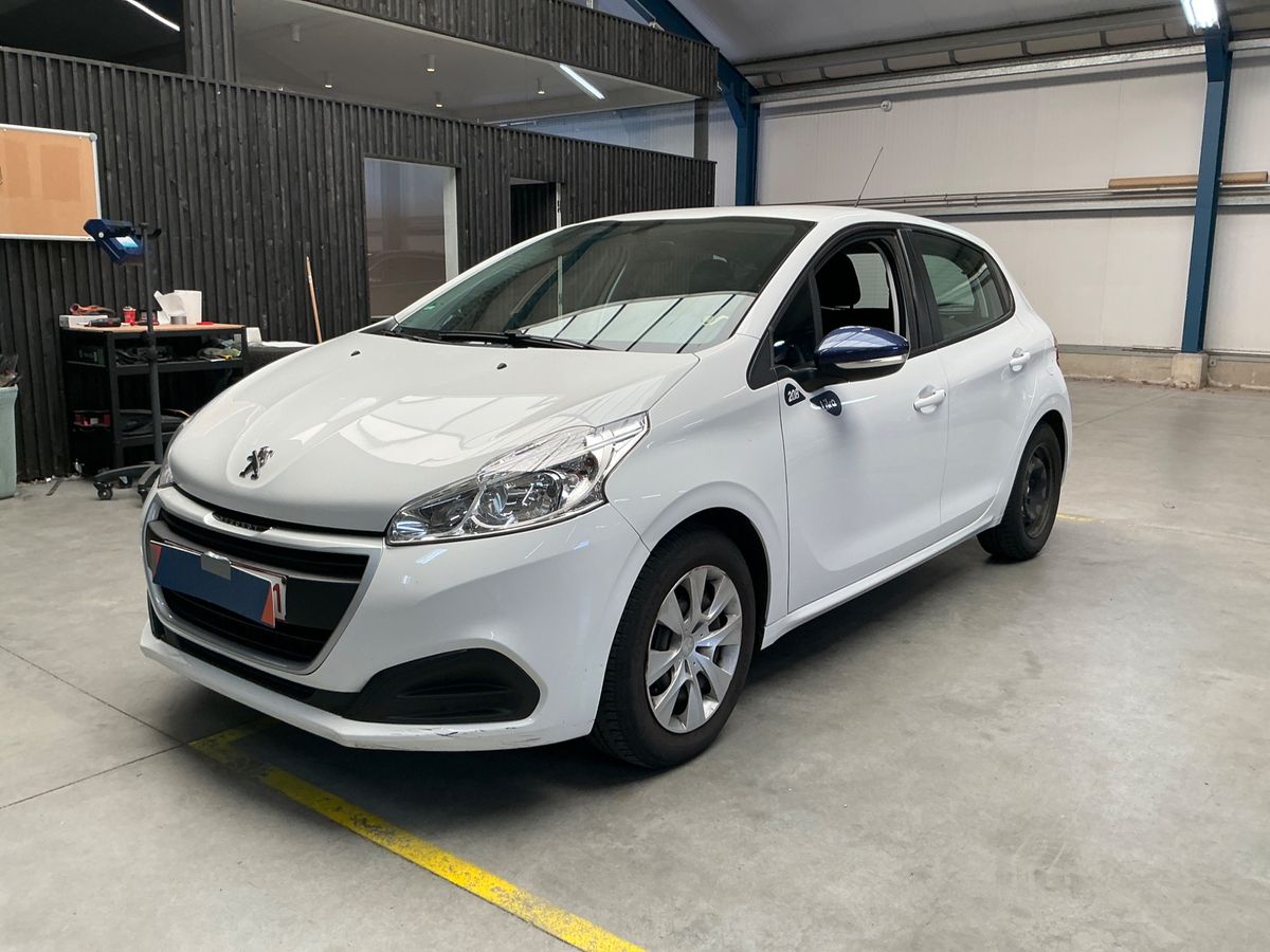 Peugeot 208 2017 — photo 1