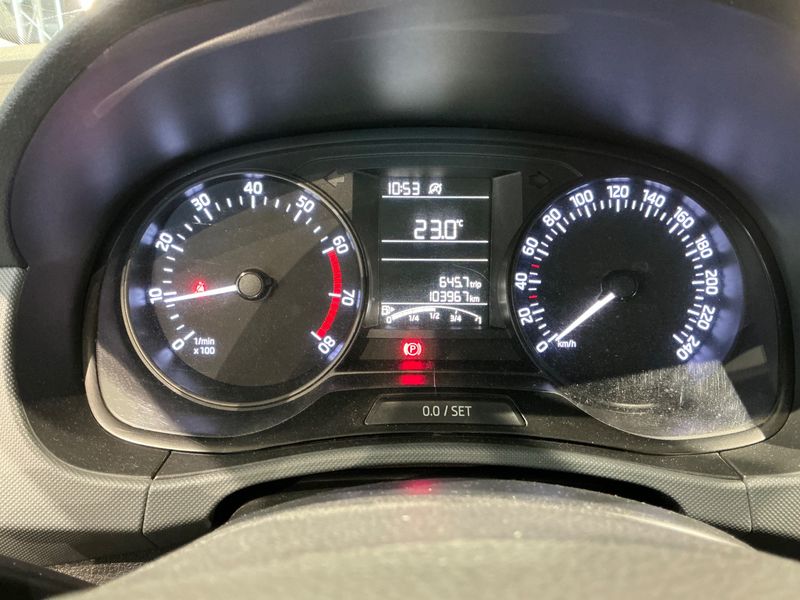 Skoda Fabia 1.0 MPI Active — zdjęcie 13