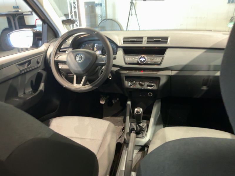 Skoda Fabia 1.0 MPI Active — zdjęcie 12