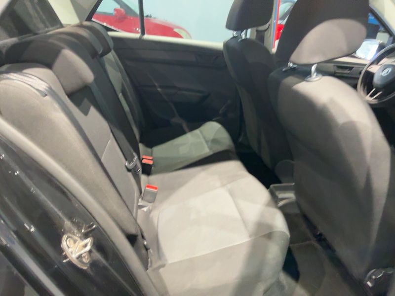 Skoda Fabia 1.0 MPI Active — zdjęcie 14