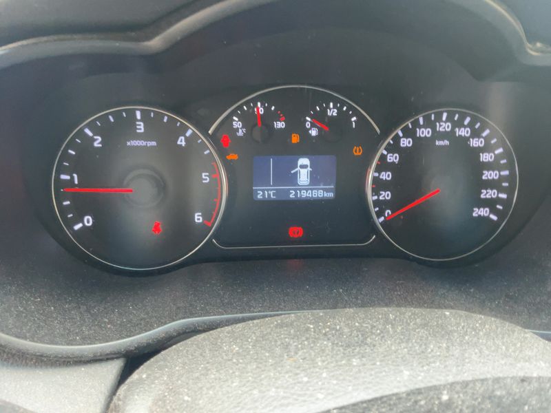 Kia Carens 1.7 CRDi Dream Team — zdjęcie 13