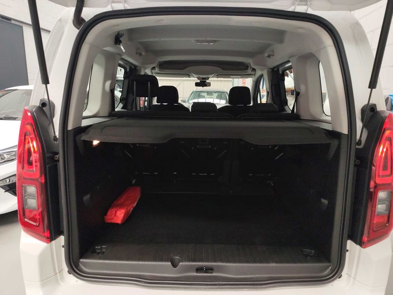 Toyota ProAce City 1.5 D-4D Combi L1 VX — zdjęcie 9