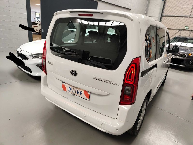 Toyota ProAce City 1.5 D-4D Combi L1 VX — zdjęcie 5