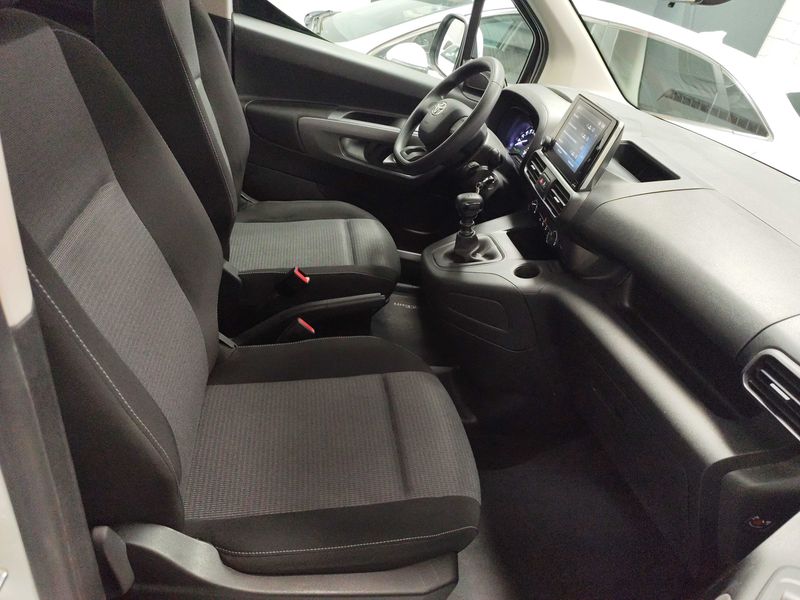 Toyota ProAce City 1.5 D-4D Combi L1 VX — zdjęcie 10