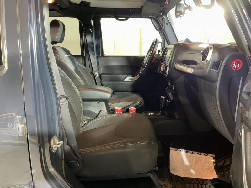 Jeep Wrangler Unlimited 2.8 CRD Rubicon — zdjęcie 11