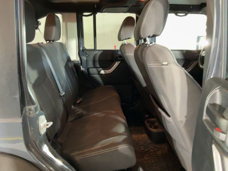 Jeep Wrangler Unlimited 2.8 CRD Rubicon — zdjęcie 14