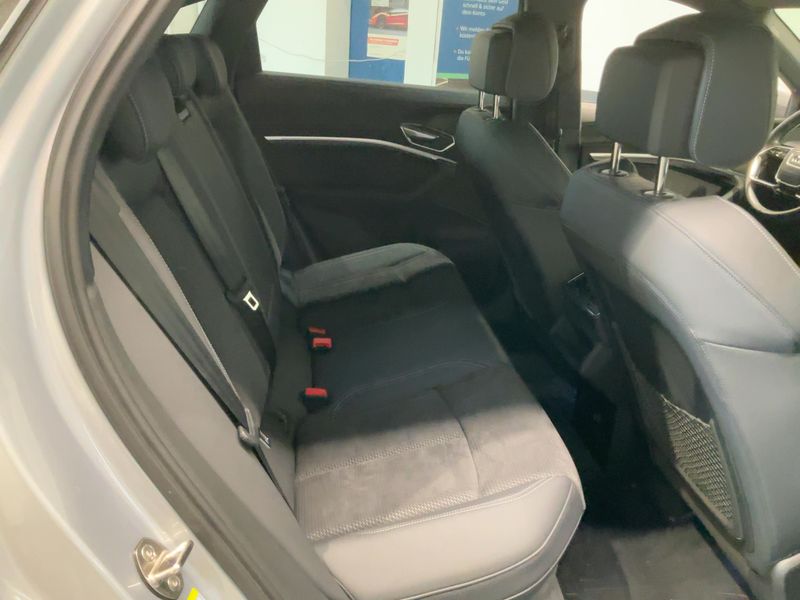 Audi e-tron Sportback 50 quattro S line — zdjęcie 14