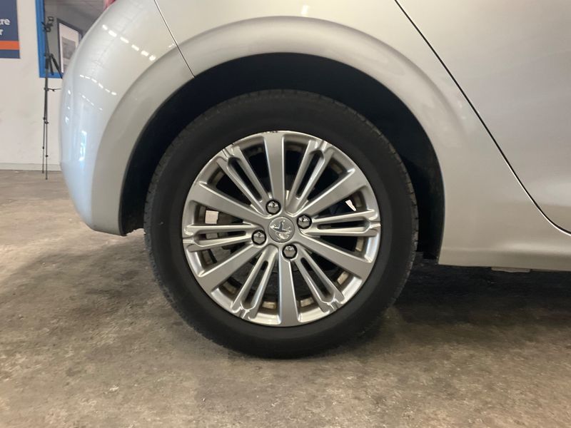 Peugeot 208 1.2 PureTech Allure 2018 – снимка 9