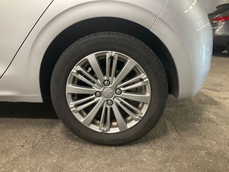 Peugeot 208 1.2 PureTech Allure 2018 – снимка 5
