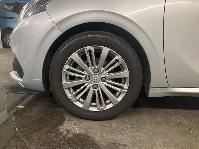 Peugeot 208 1.2 PureTech Allure 2018 – снимка 3