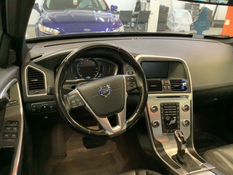 Volvo XC60 2.4 D4 Business AWD — zdjęcie 12