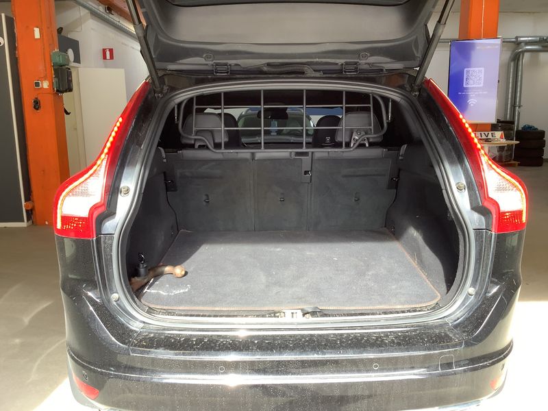 Volvo XC60 2.4 D4 Business AWD — zdjęcie 10