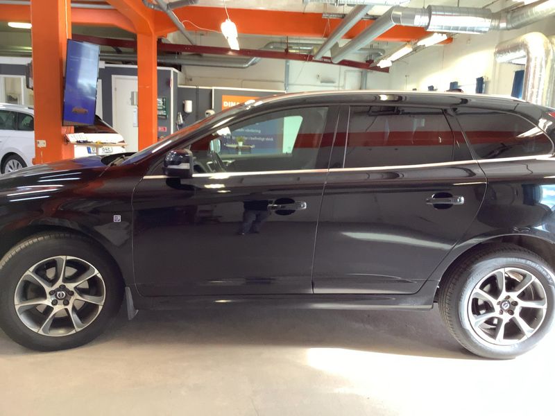 Volvo XC60 2.4 D4 Business AWD — zdjęcie 4