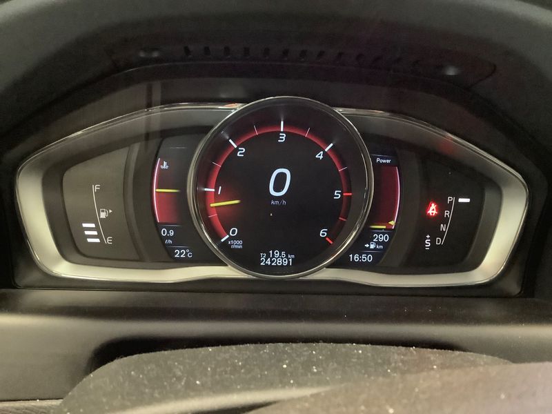 Volvo XC60 2.4 D4 Business AWD — zdjęcie 13